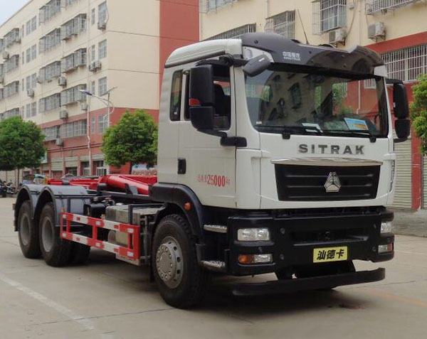 重汽汕德卡后双桥勾臂垃圾车