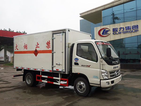 福田奥铃4.05米易燃气体厢式运输车