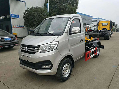 国六长安3方勾臂式垃圾车